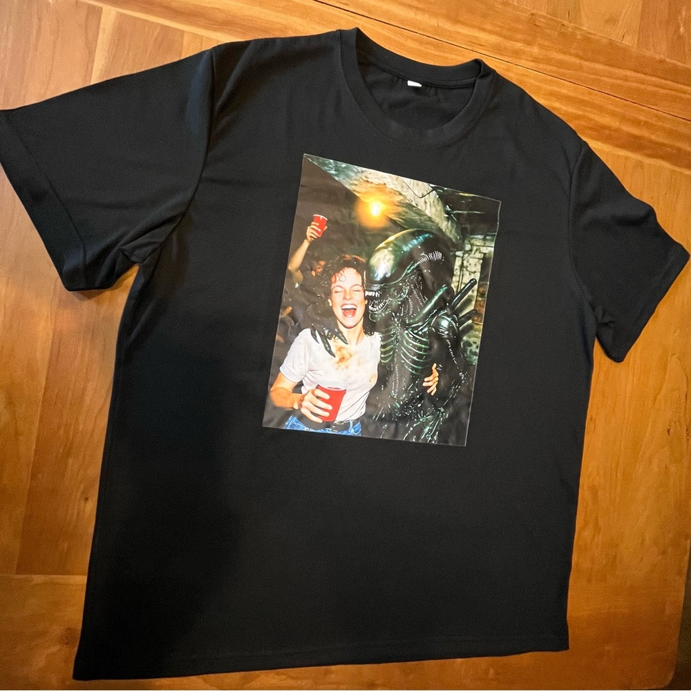 Vintage Graphic Tee Sigourney Weaver Xenomorph Alien Party Black, 100% Cotton XL